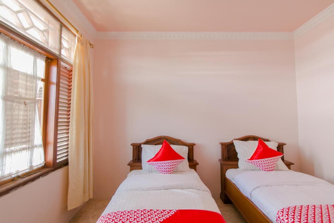 Oyo 2858 Vafa Guesthouse Чіанджур Екстер'єр фото