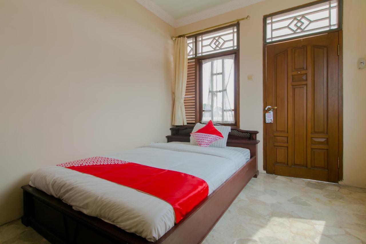 Oyo 2858 Vafa Guesthouse Чіанджур Екстер'єр фото