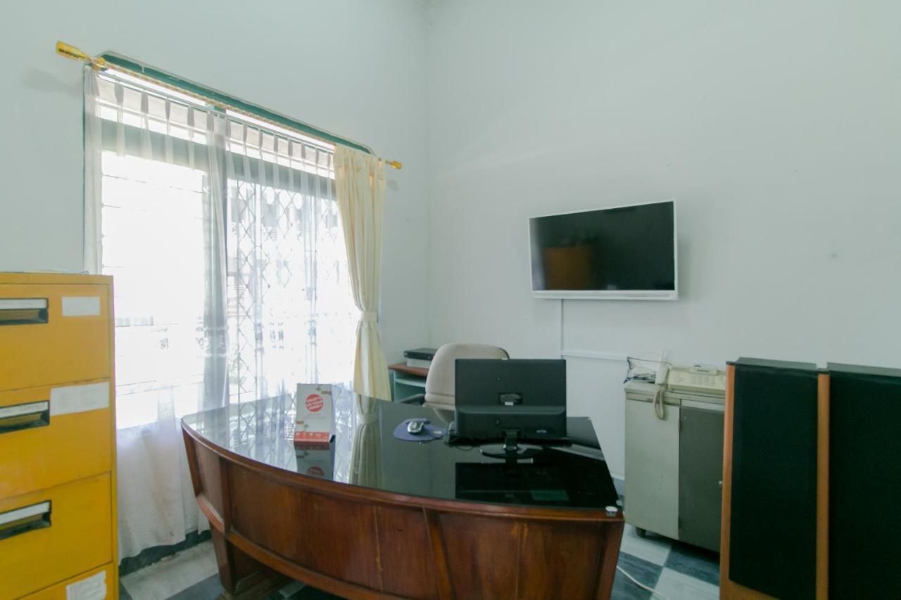 Oyo 2858 Vafa Guesthouse Чіанджур Екстер'єр фото