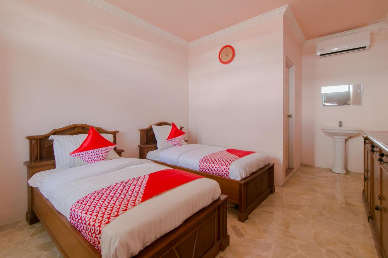 Oyo 2858 Vafa Guesthouse Чіанджур Екстер'єр фото